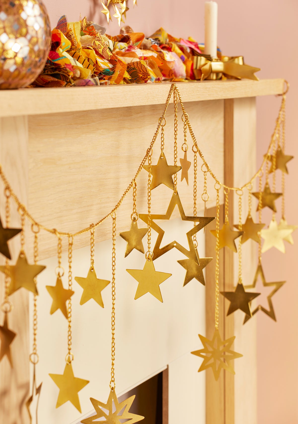 Gold Metal Star Garland – 133cm